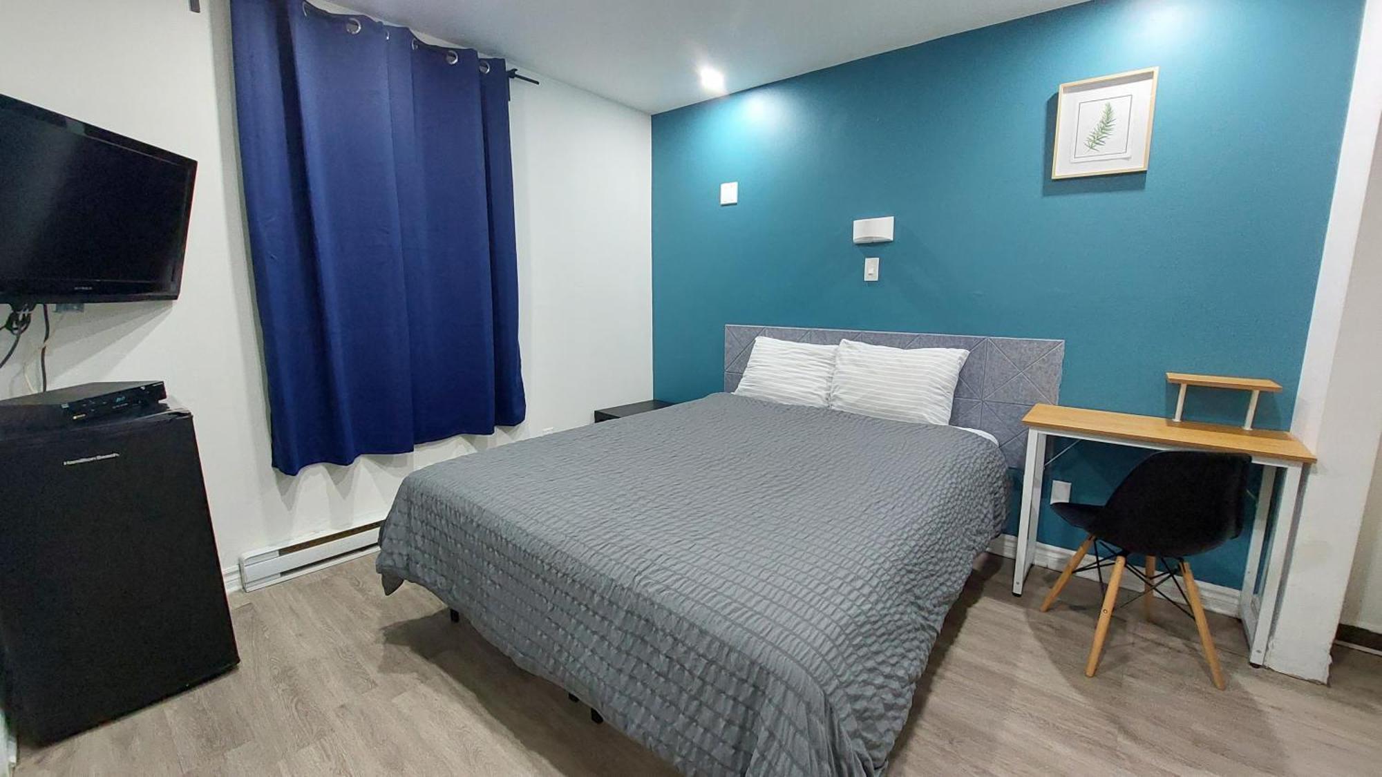 Standard Queen Room